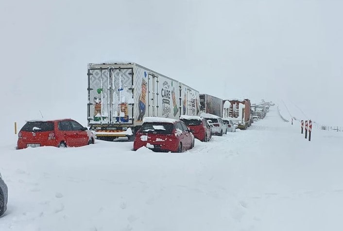 Elderly Travelers Survive 26-Hour Snowstorm Stranding